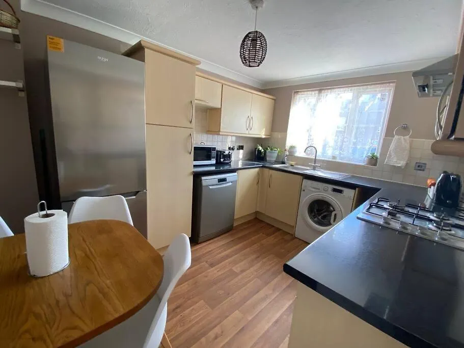 Stunning 3 Bedroom Family House In London, Private Parking And Garden, With Great Transport Links To Central London, The Excel Centre, Canary Wharf, The O2! 펜션 런던