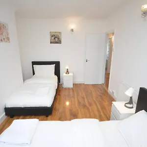 4 Bedroom House In East Holiday home