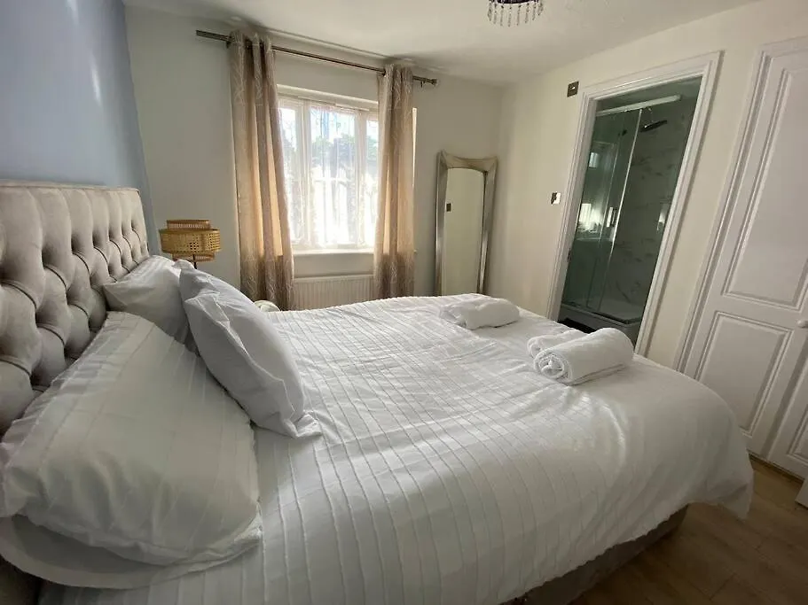 Stunning 3 Bedroom Family House In London, Private Parking And Garden, With Great Transport Links To Central London, The Excel Centre, Canary Wharf, The O2! United Kingdom