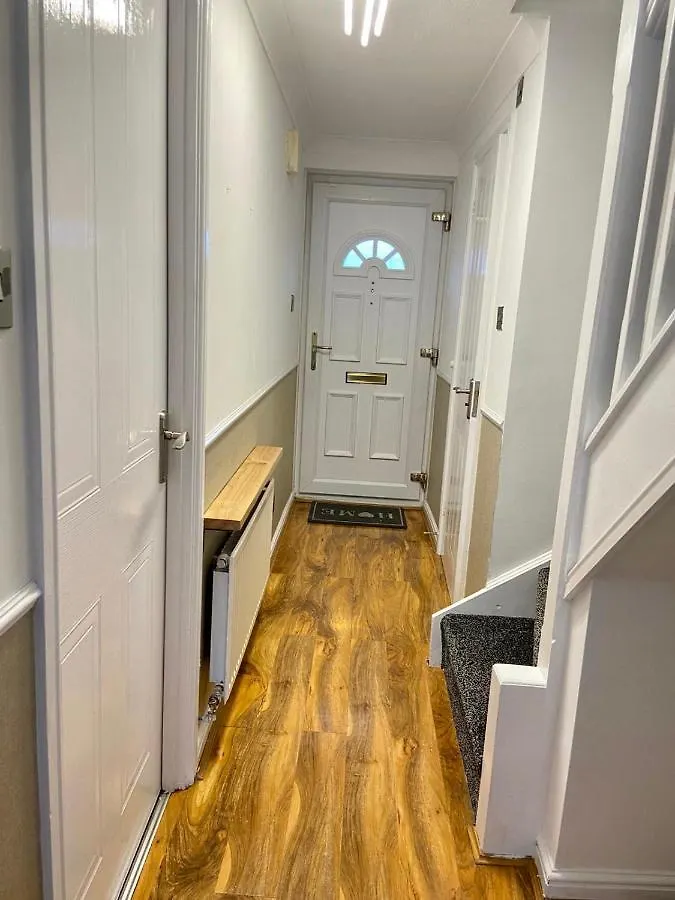 Stunning 3 Bedroom Family House In London, Private Parking And Garden, With Great Transport Links To Central London, The Excel Centre, Canary Wharf, The O2! London