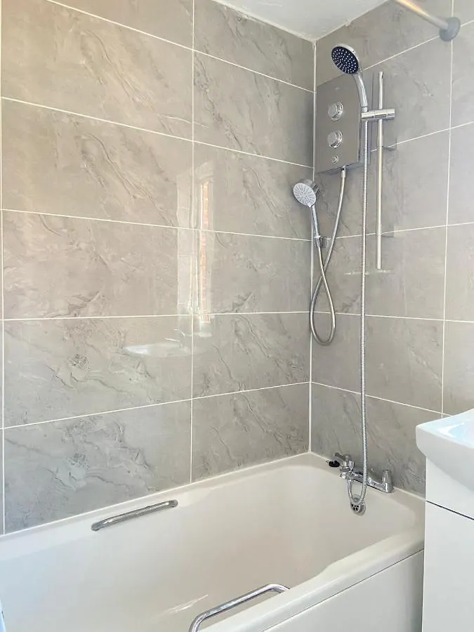 Stunning 3 Bedroom Family House In London, Private Parking And Garden, With Great Transport Links To Central London, The Excel Centre, Canary Wharf, The O2! London